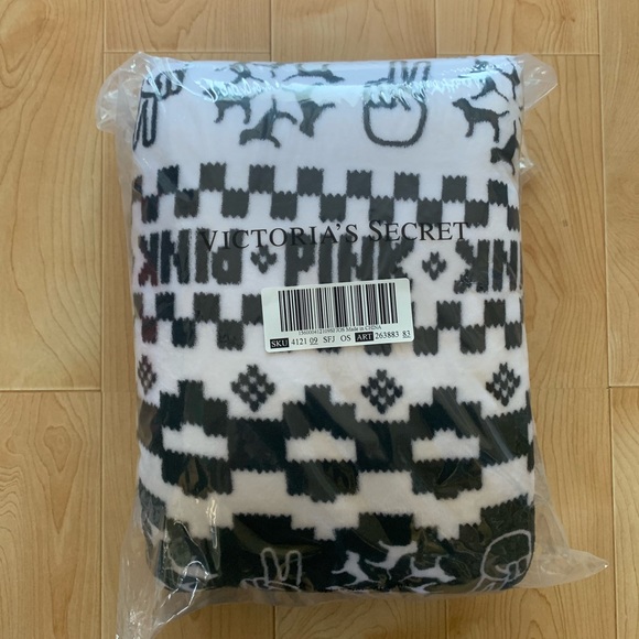 Victoria’s Secret PINK Sherpa Blanket - Picture 3 of 4